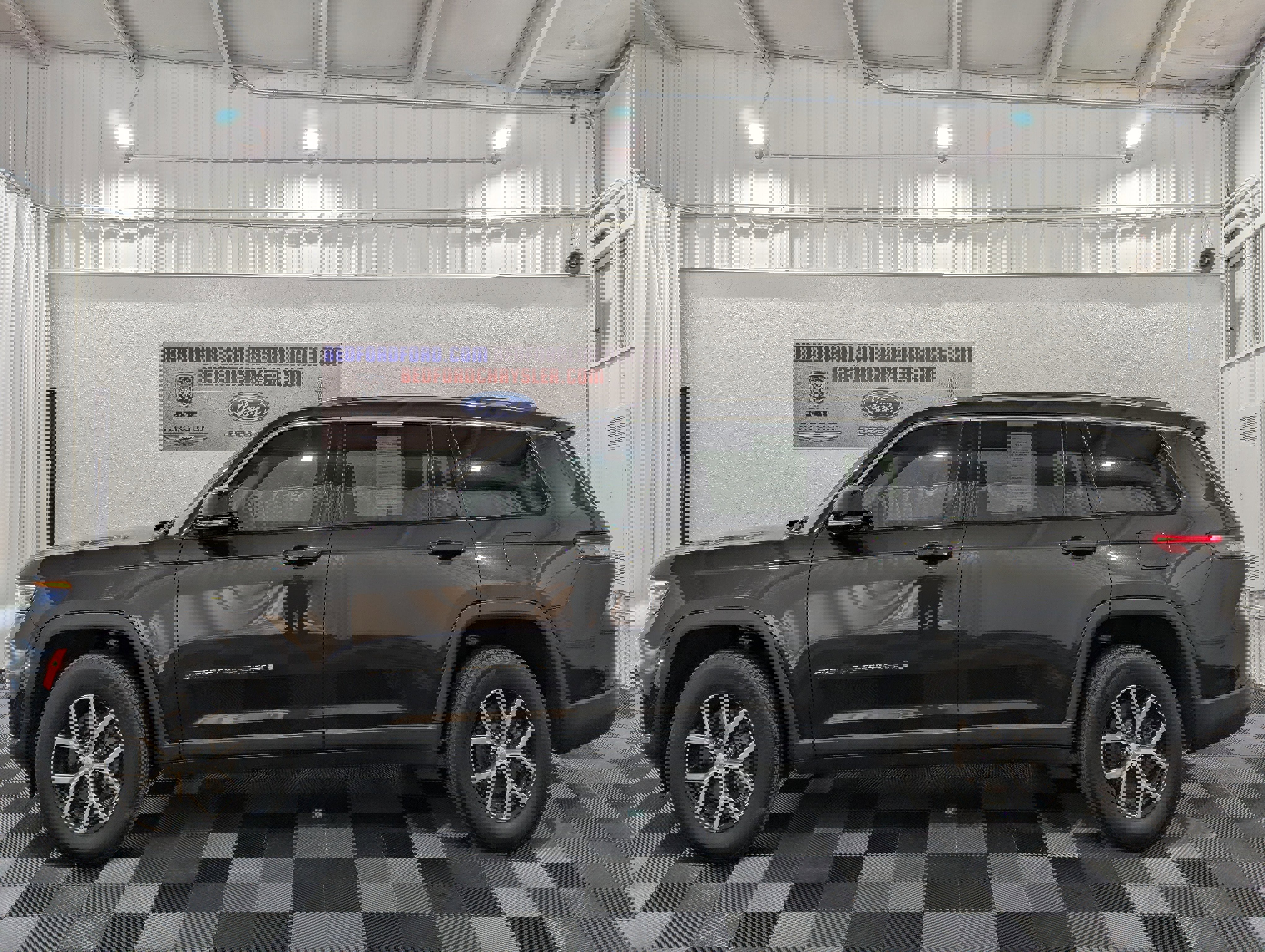 Used 2023 Jeep Grand Cherokee L Limited w/ Luxury Tech Group II image 2