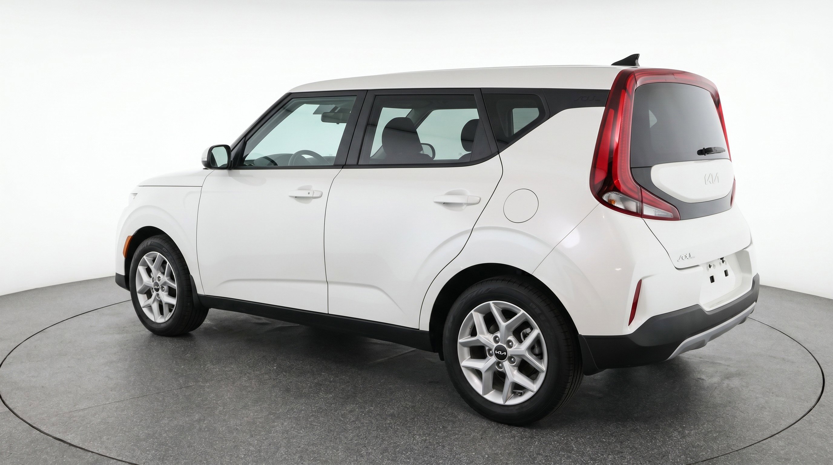 Used 2025 Kia Soul LX w/ LX Technology Package FWD image 6