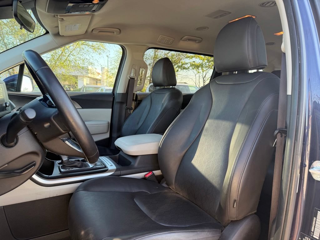 Certified 2024 Kia Carnival LX FWD image 10
