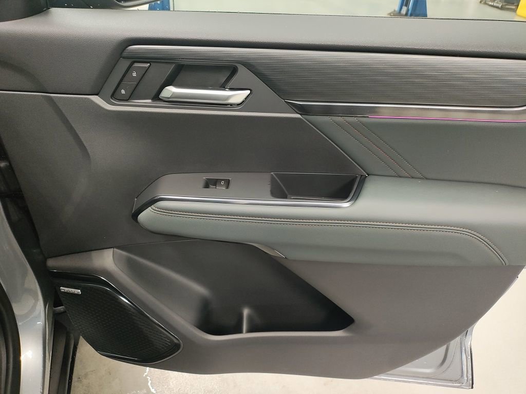 New 2026 GMC Acadia AT4 w/ Luxury Package image 9