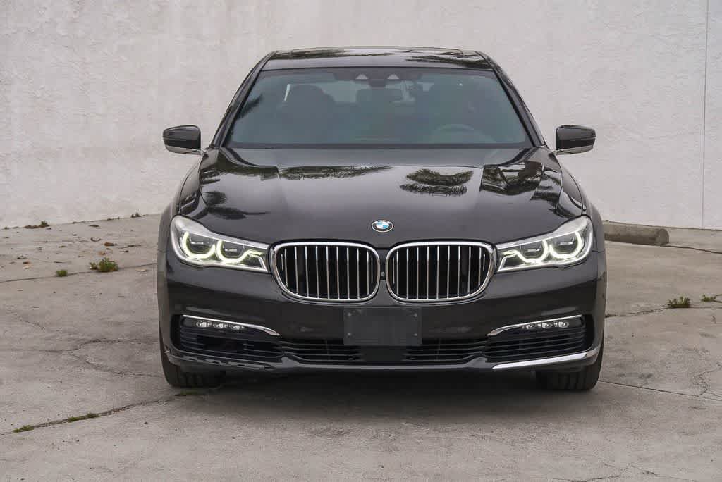 Used 2017 BMW 750i RWD image 2