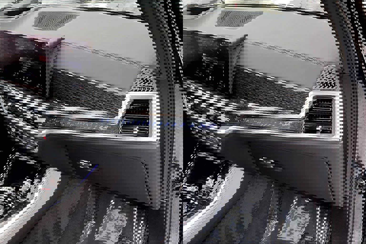 Used 2024 BMW X5 xDrive40i w/ M Sport Package image 18