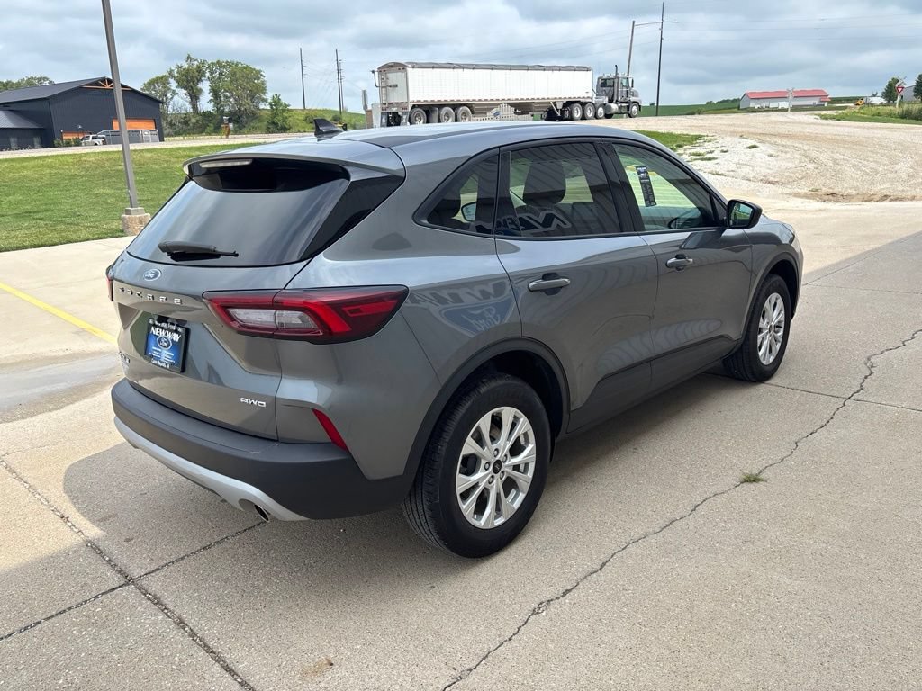 Used 2025 Ford Escape Active AWD/4WD image 4