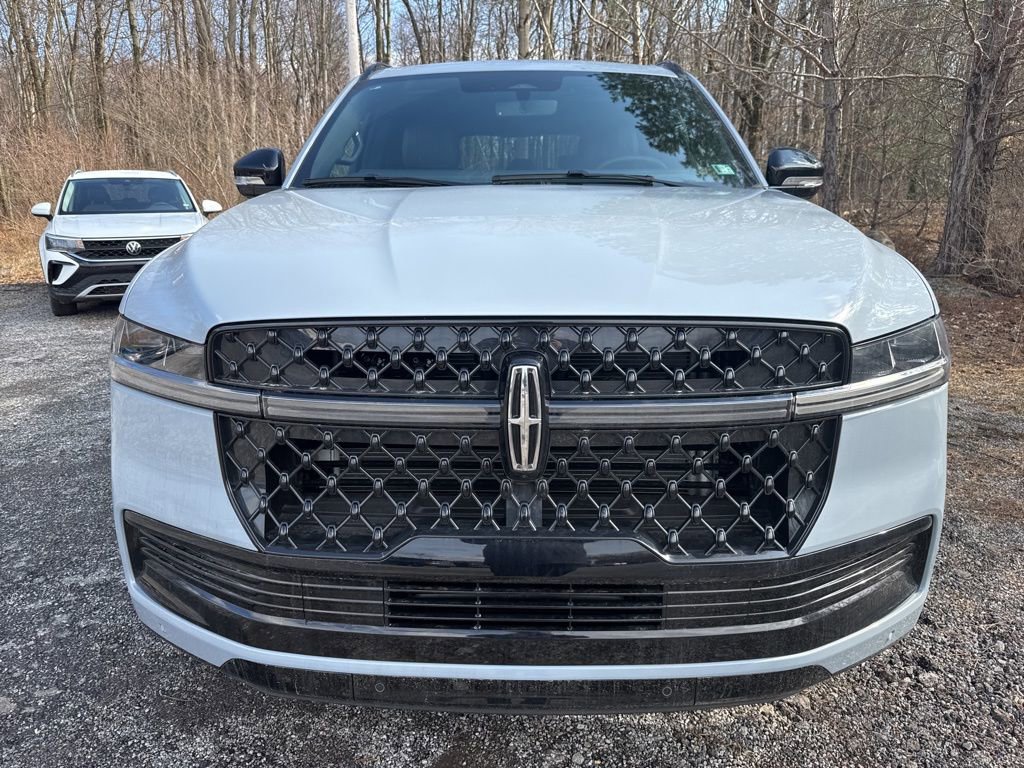 New 2026 Lincoln Navigator L Reserve w/ Jet Appearance Package image 2