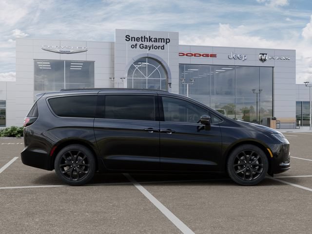 New 2027 Chrysler Pacifica Limited w/ S Appearance Package AWD/4WD image 22
