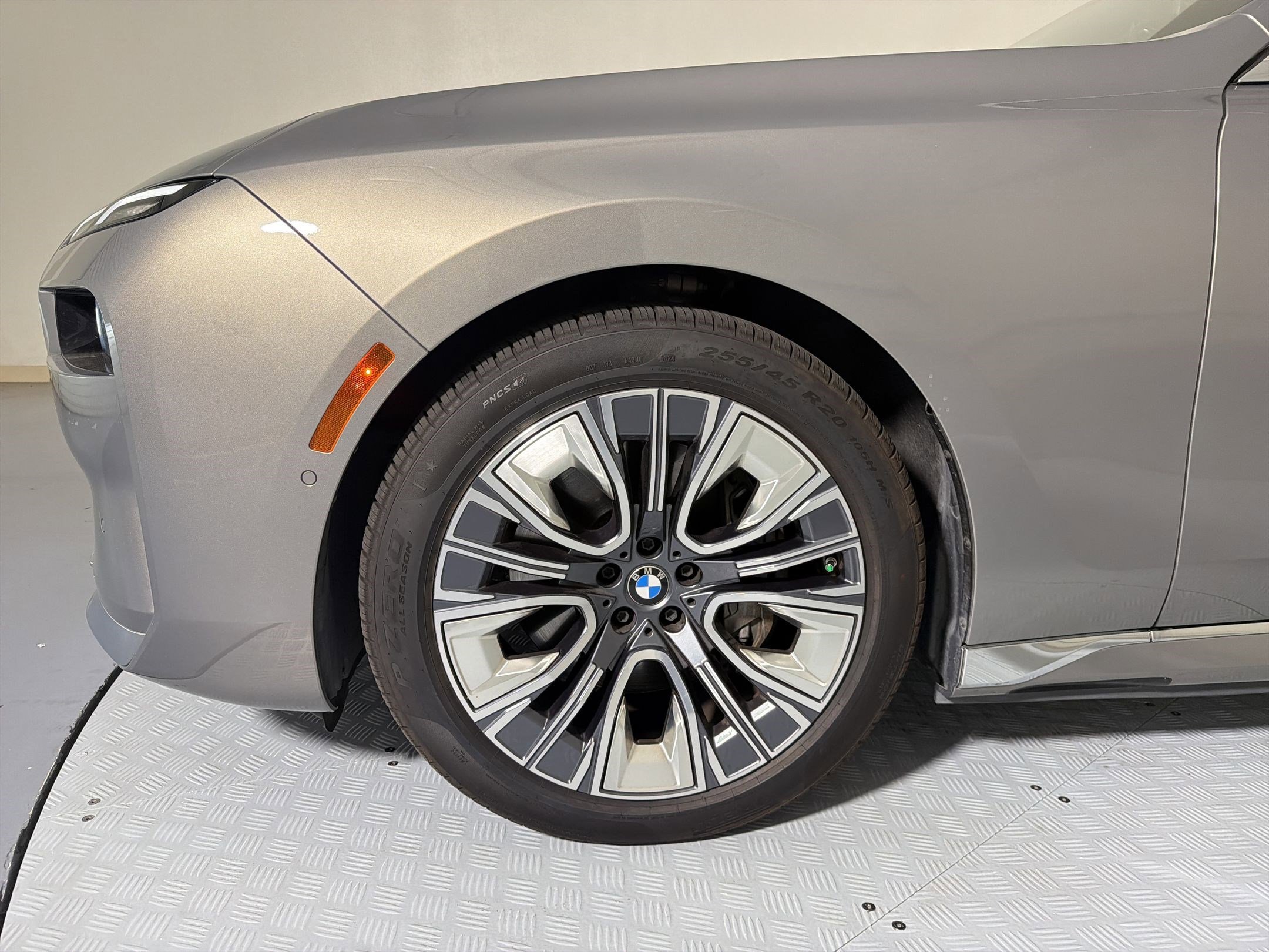 Certified 2023 BMW i7 xDrive60 w/ Parking Assistance Package AWD/4WD image 10