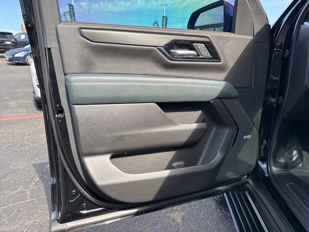 Used 2025 GMC Yukon AT4 w/ AT4 Premium Package image 13