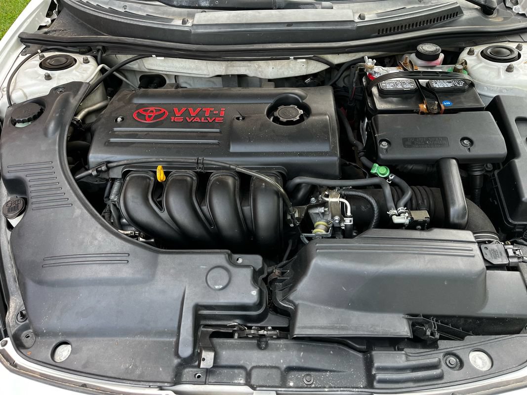 Used 2000 Toyota Celica GT FWD image 10