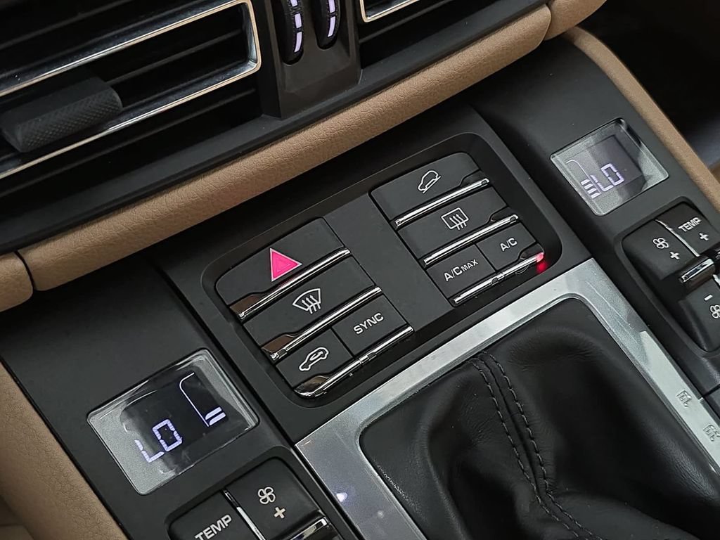 Certified 2019 Porsche Macan AWD/4WD image 19