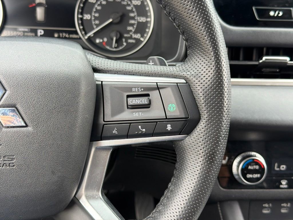 Used 2025 Mitsubishi Outlander SE FWD image 16