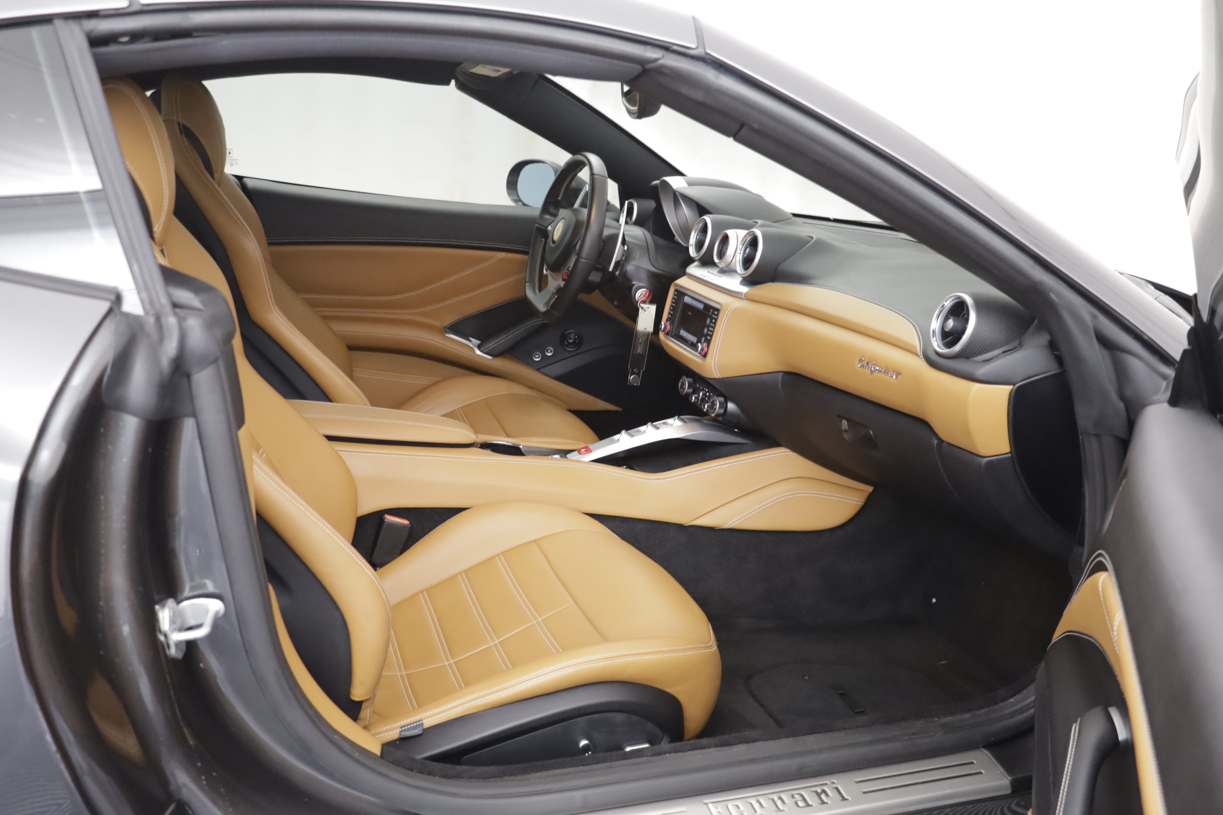 Used 2017 Ferrari California T RWD image 29