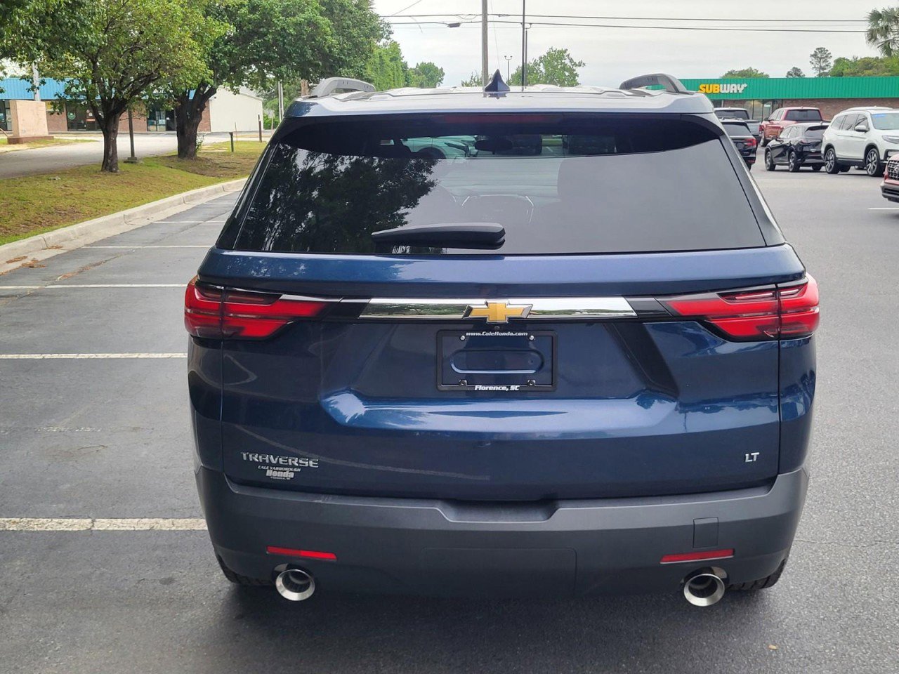 Used 2023 Chevrolet Traverse LT FWD image 3