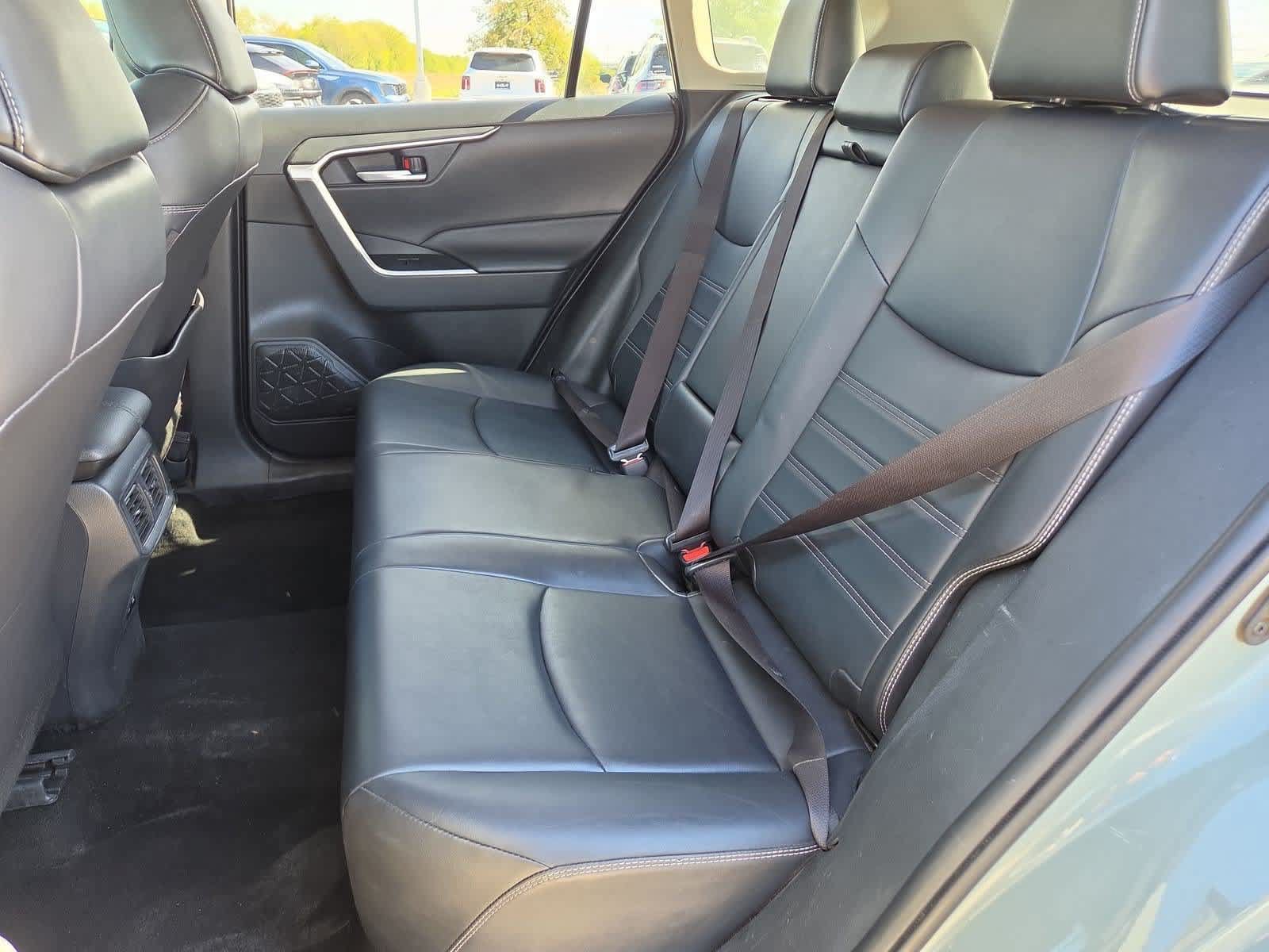 Used 2020 Toyota RAV4 XLE Premium FWD image 19