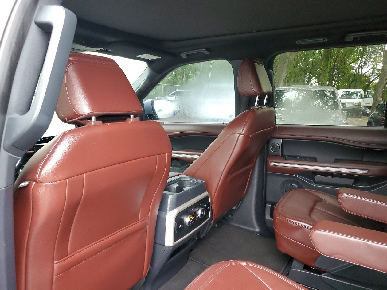 Used 2024 Ford Expedition Limited RWD image 9
