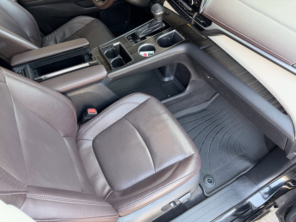 Used 2022 Toyota Sienna Platinum w/ Protection Package (TMS) image 26