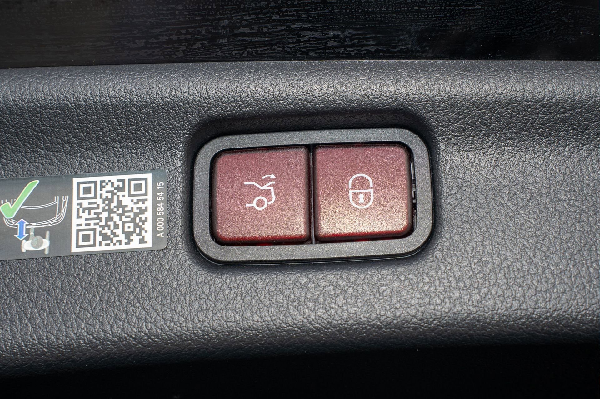 Used 2025 Mercedes-Benz C 300 4MATIC Sedan image 10