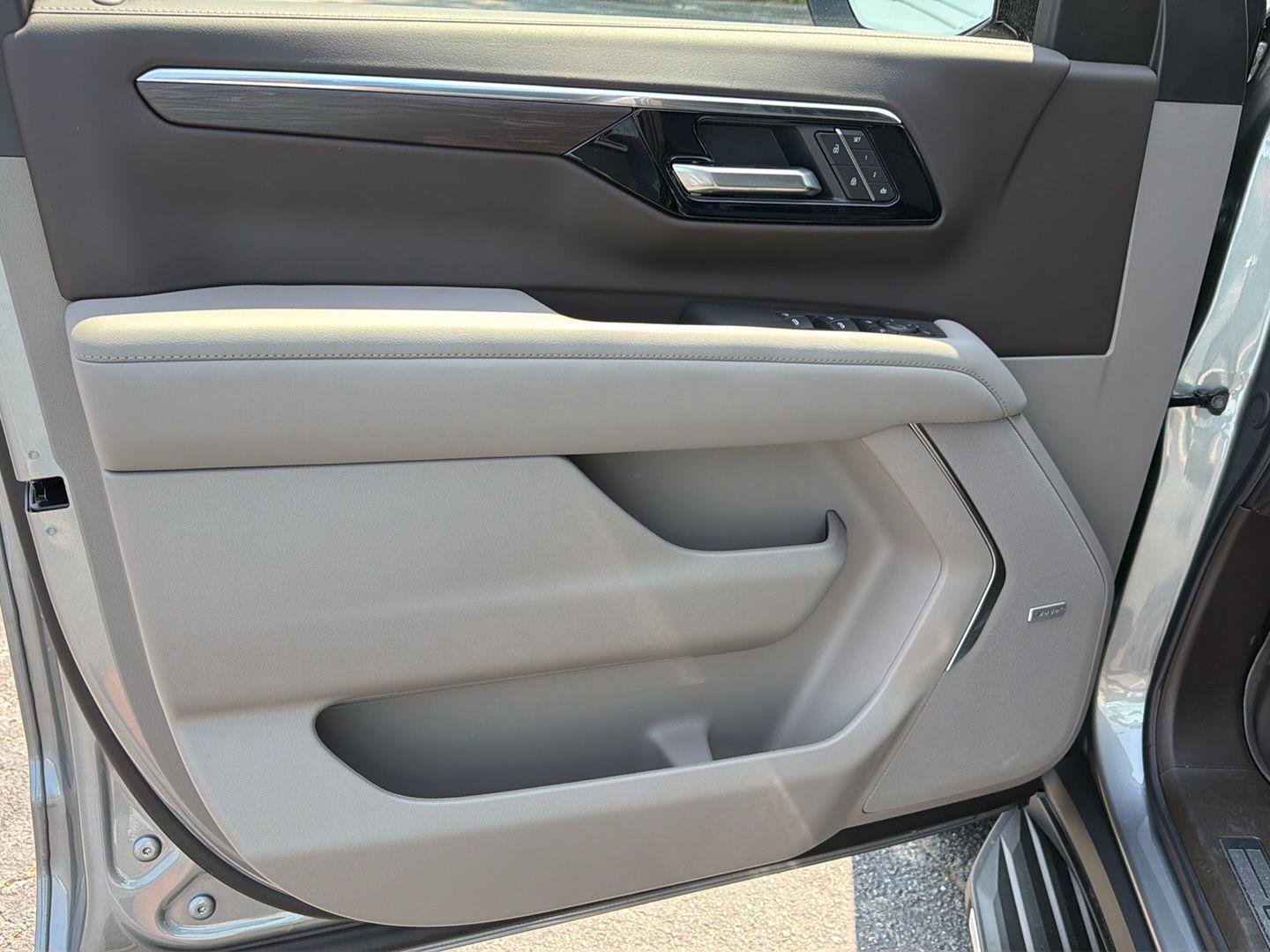 New 2026 Chevrolet Tahoe LT w/ Comfort Package RWD image 17