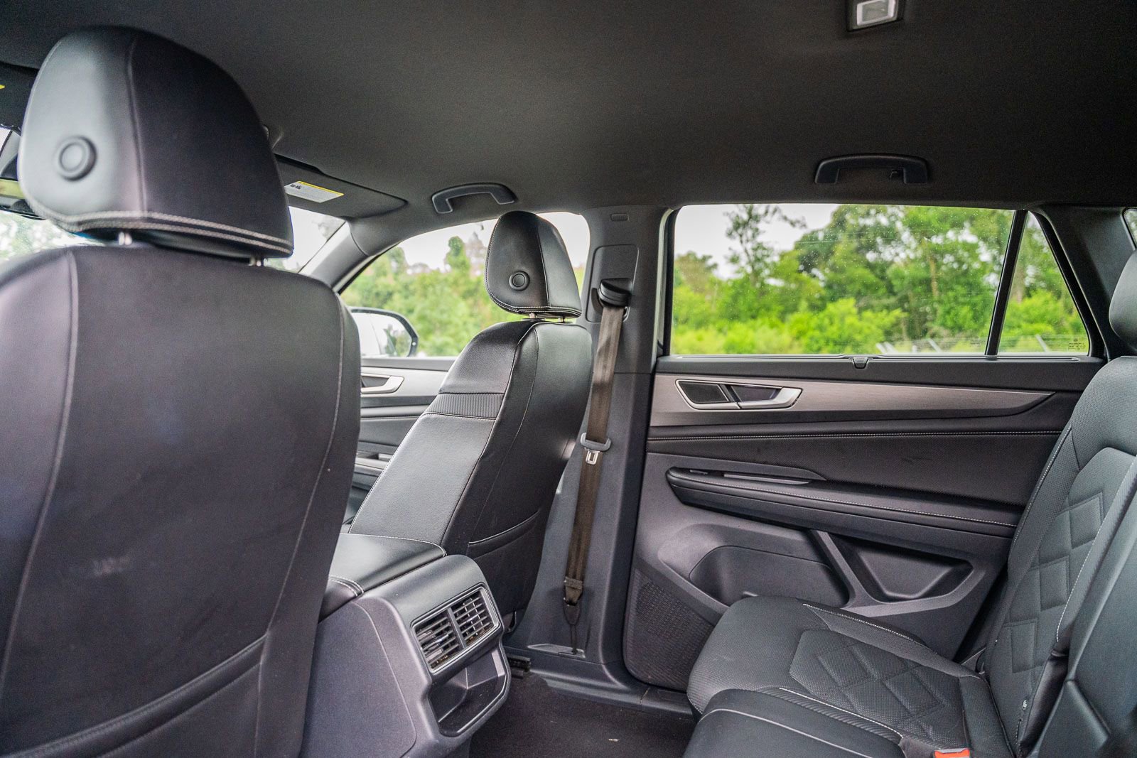 Used 2024 Volkswagen Atlas Cross Sport SE image 19