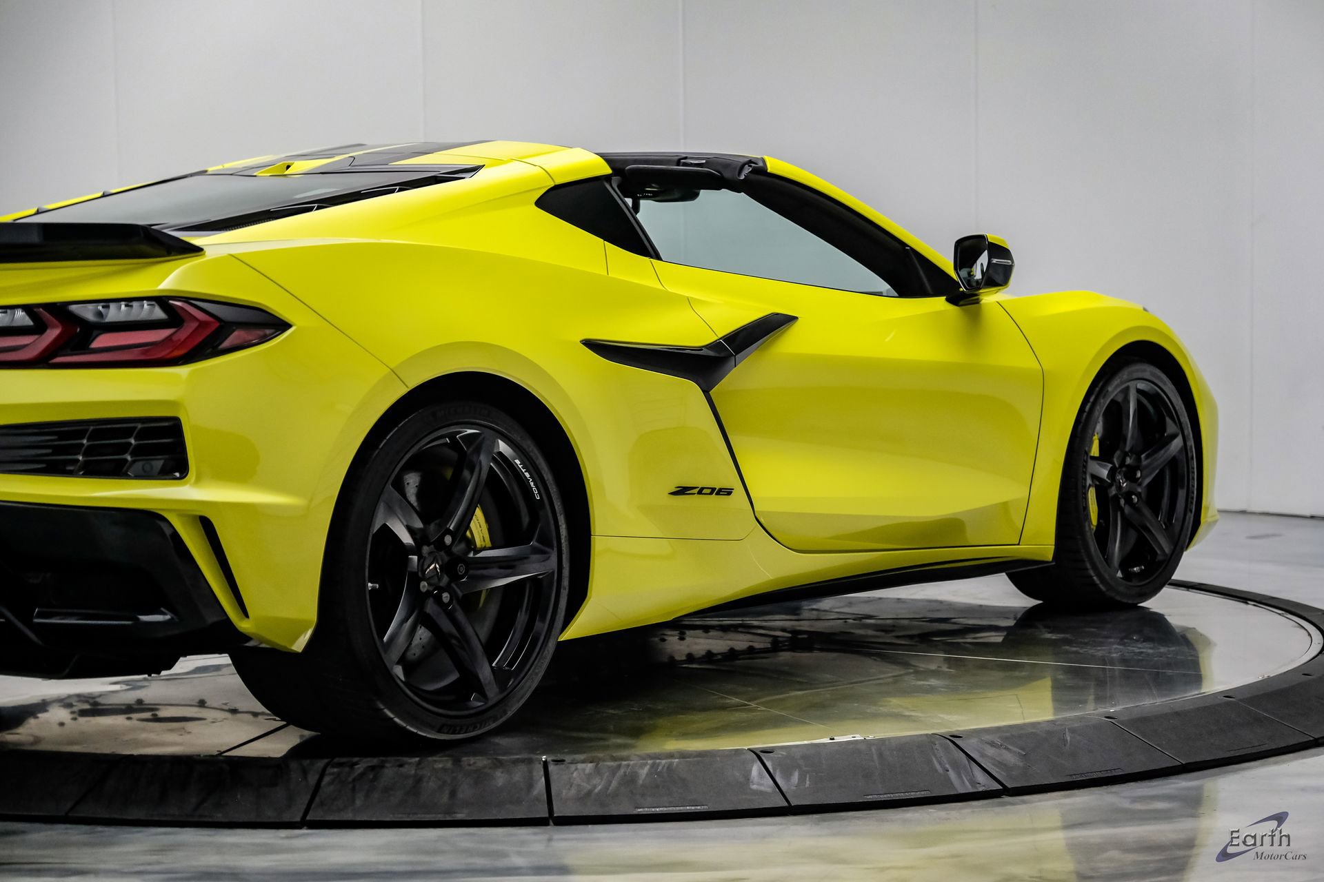 Used 2024 Chevrolet Corvette Z06 w/ Stealth Interior Trim Package RWD image 26