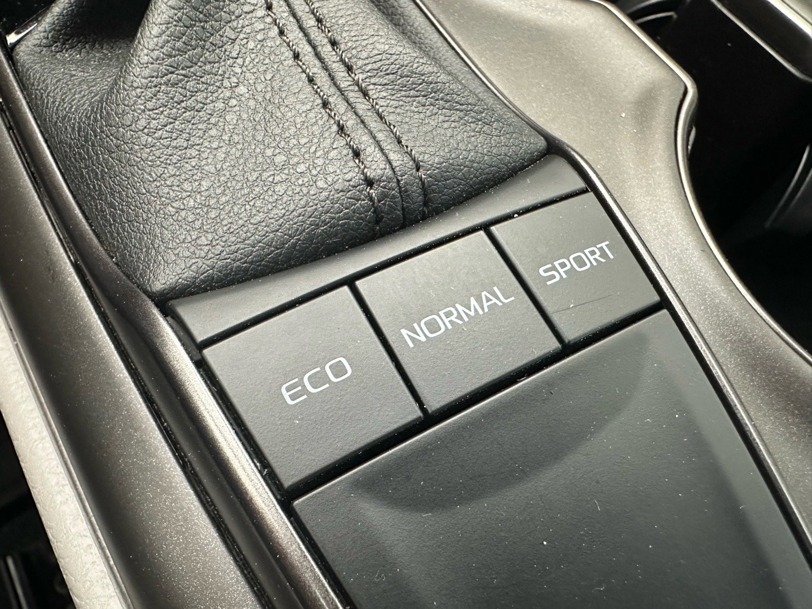 Used 2023 Toyota Camry SE w/ Convenience Package FWD image 36