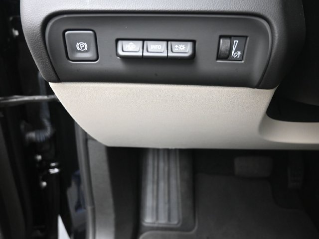 Used 2024 Buick Enclave Avenir FWD image 16