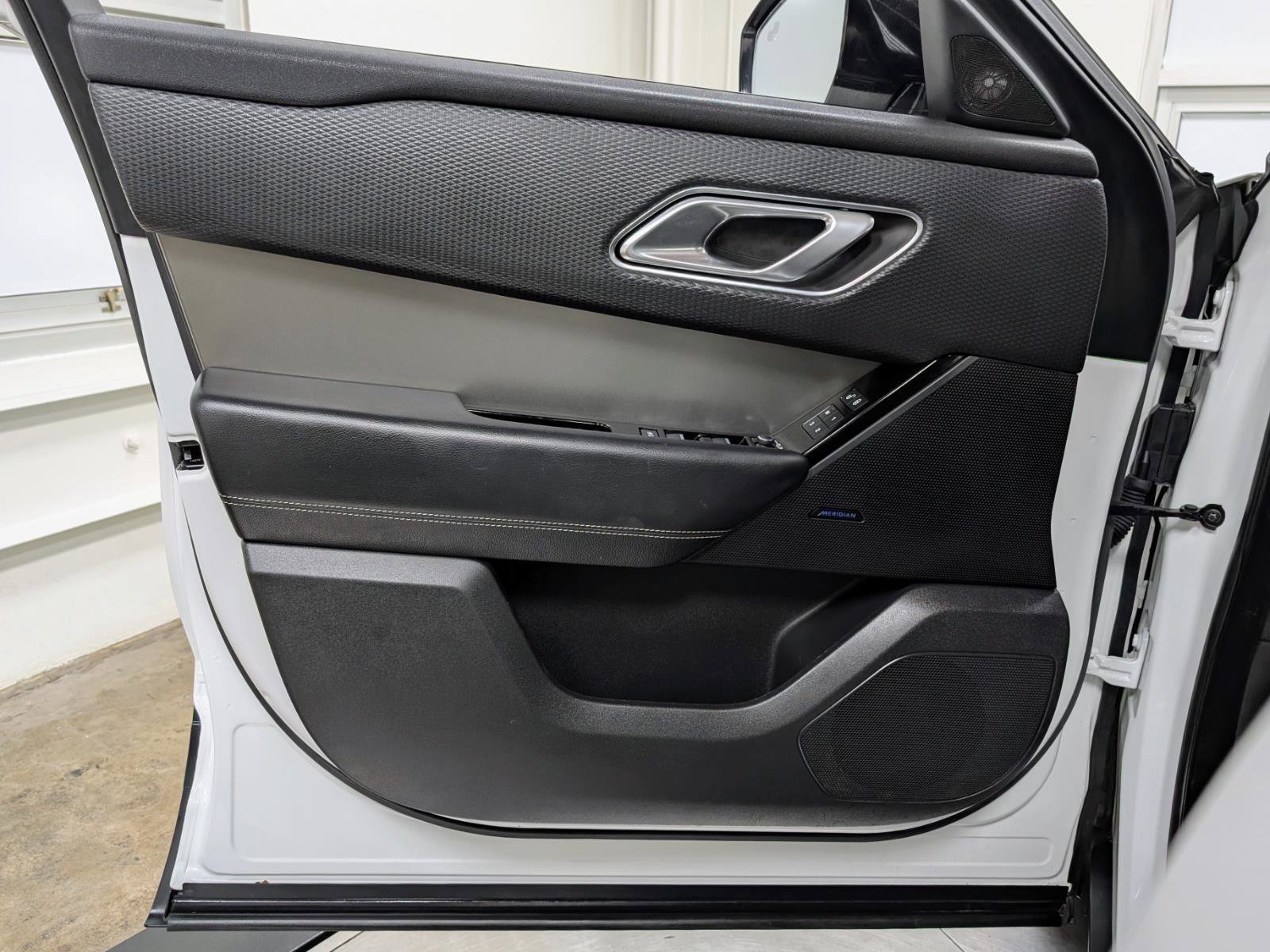 Used 2018 Land Rover Range Rover Velar S image 13