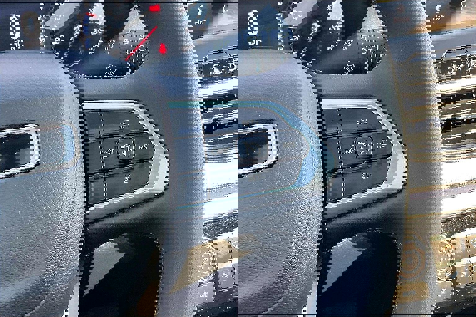 Used 2024 Jeep Compass Latitude w/ Sun and Sound Group image 18