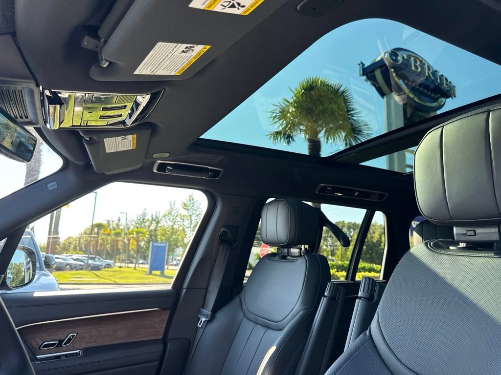 New 2026 Land Rover Range Rover Long Wheelbase SE AWD/4WD image 14