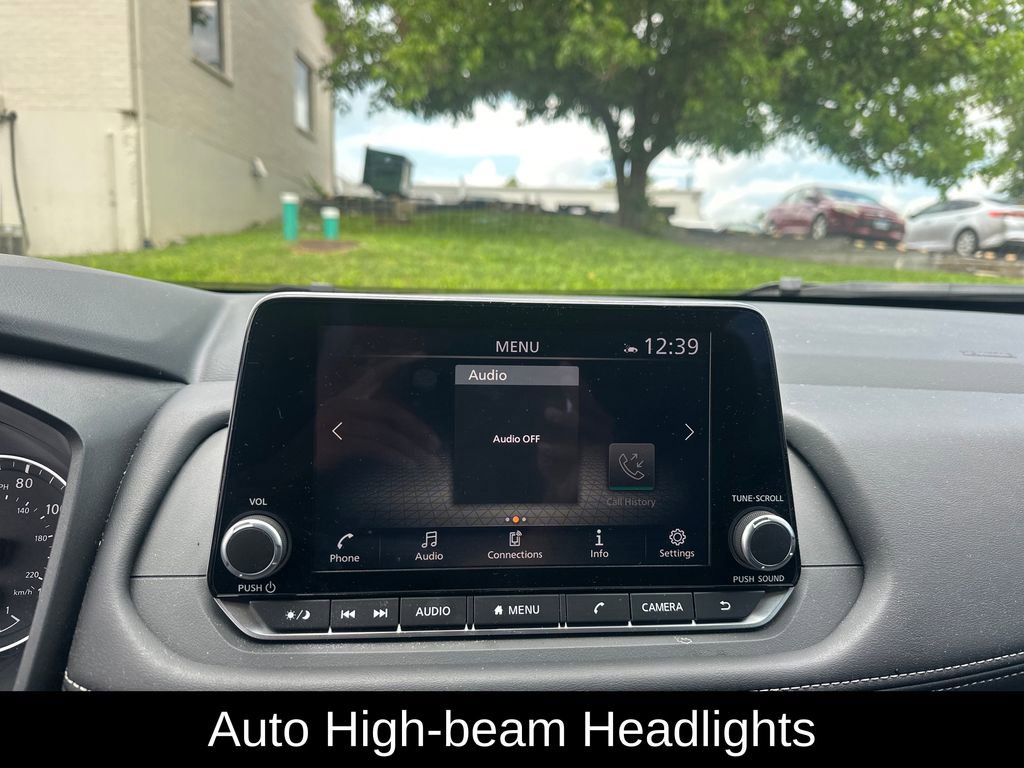 Used 2025 Nissan Rogue SV w/ SV Premium Package FWD image 17