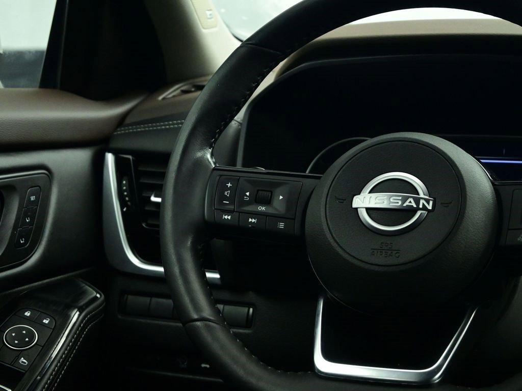 Used 2023 Nissan Rogue SL w/ SL Premium Package image 10