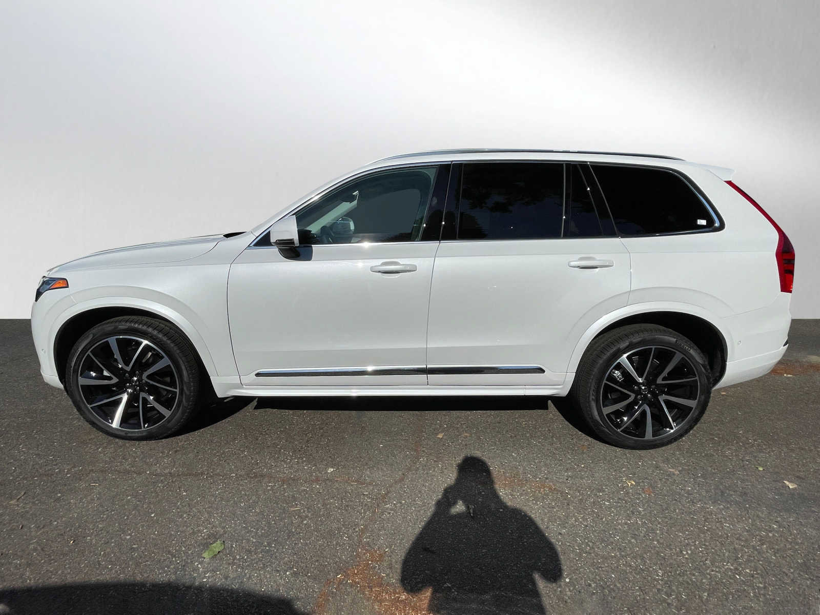 Used 2023 Volvo XC90 B6 Plus w/ Protection Package Premier image 4