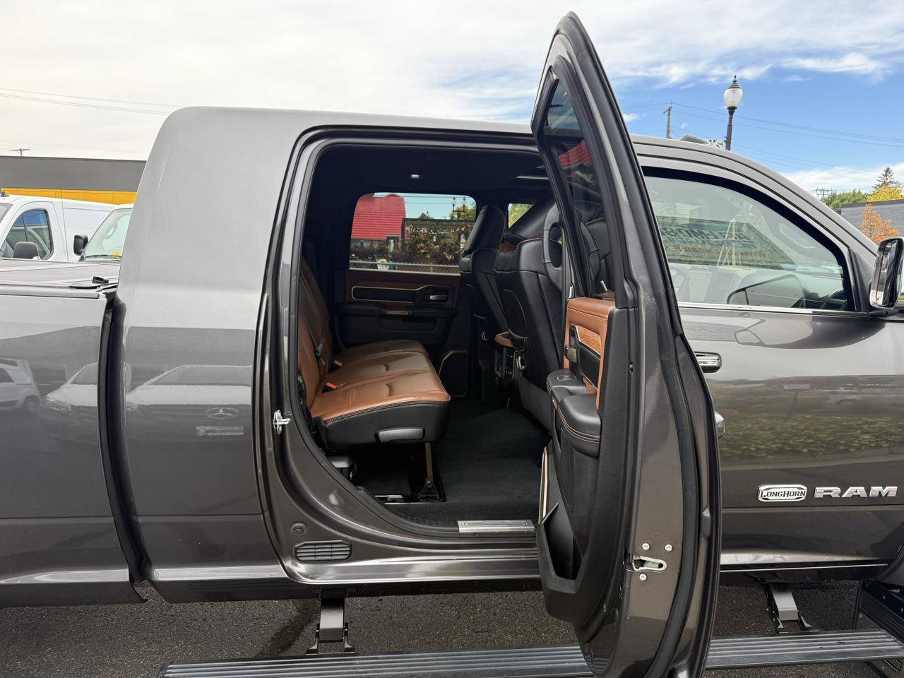 Used 2022 RAM 3500 Limited AWD/4WD image 7