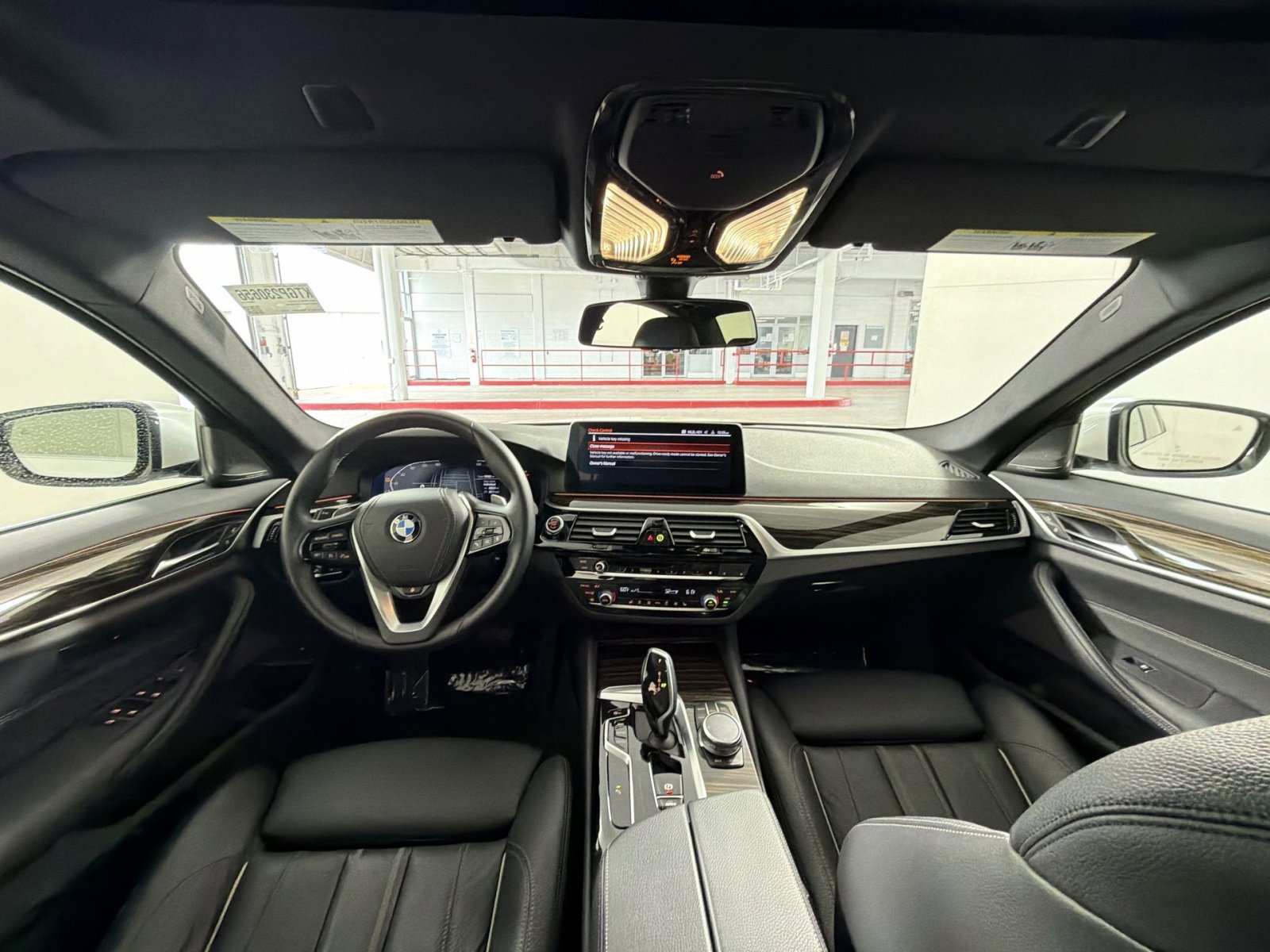 Used 2023 BMW 540i xDrive w/ Premium Package image 23