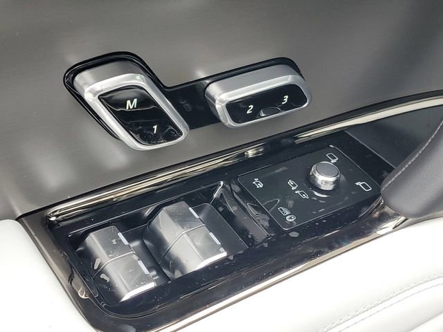 Used 2025 Land Rover Range Rover Sport SE image 21
