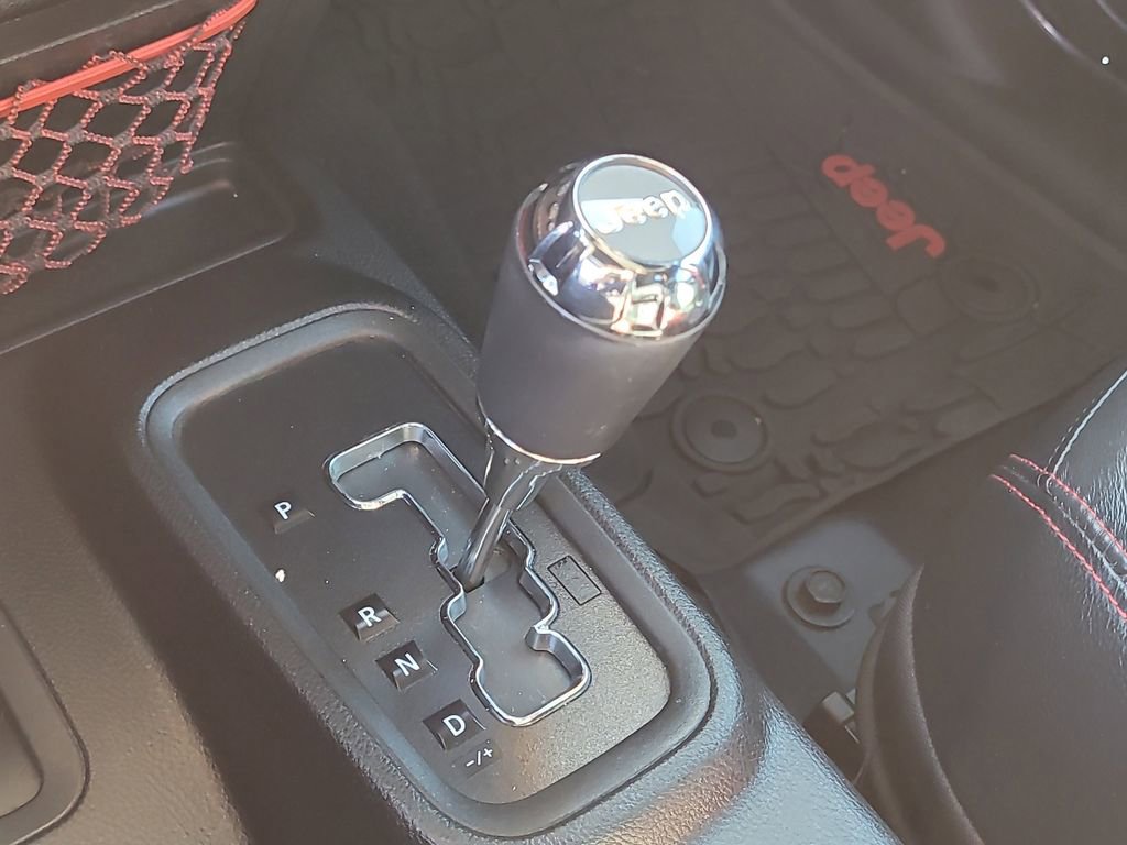 Used 2017 Jeep Wrangler Unlimited Rubicon image 23