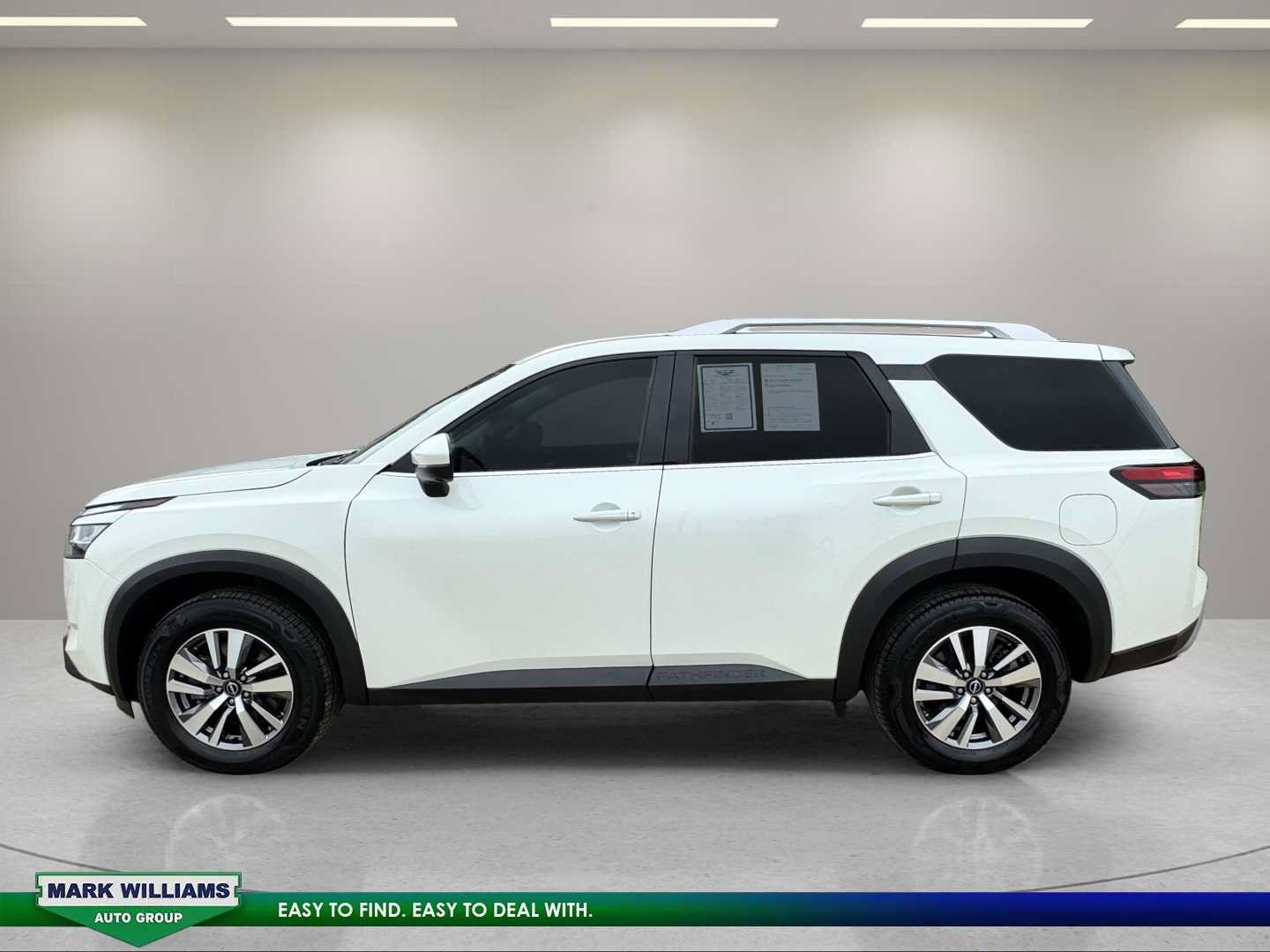 Used 2023 Nissan Pathfinder SL AWD/4WD image 10