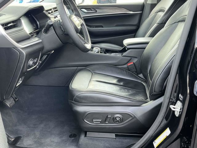 Used 2023 Jeep Grand Cherokee Limited image 13