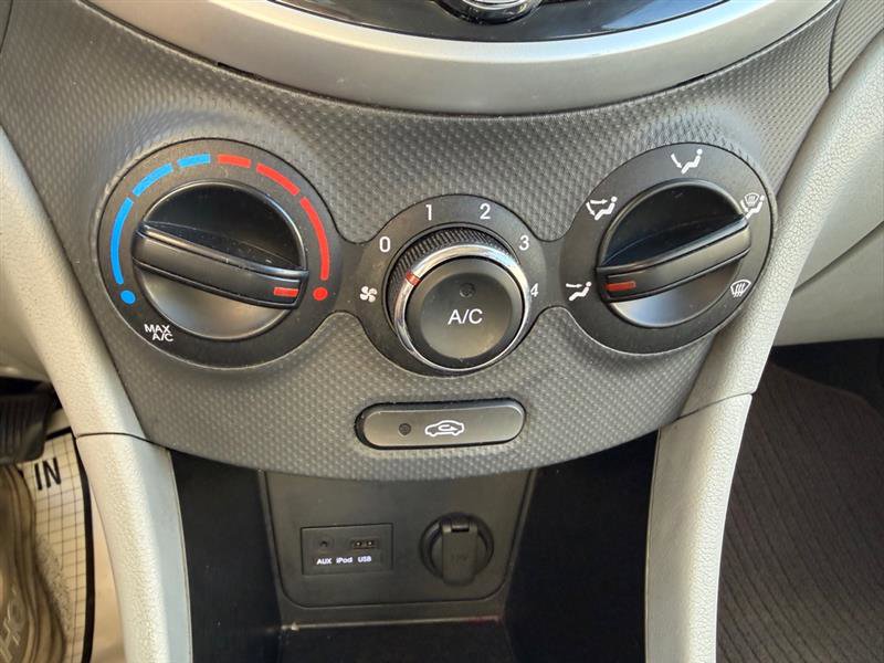 Used 2013 Hyundai Accent SE image 11