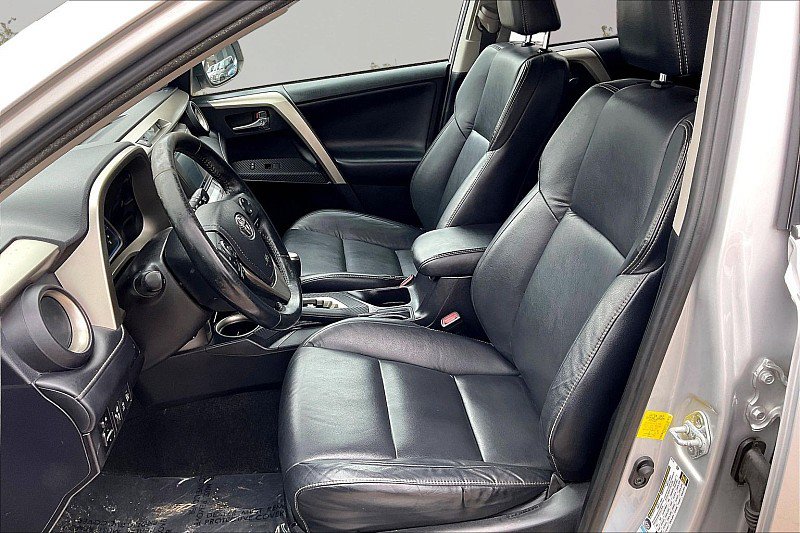 Used 2015 Toyota RAV4 Limited w/ Technology Package AWD/4WD image 21