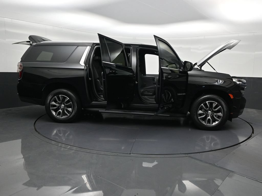 Used 2023 Chevrolet Suburban LT RWD image 35