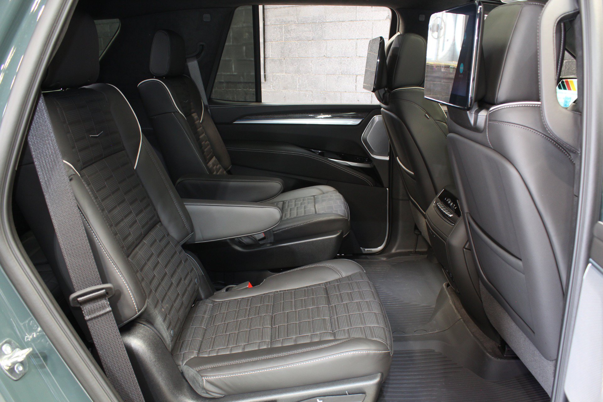 Used 2026 Cadillac Escalade V w/ LPO, ONYX Package AWD/4WD image 60
