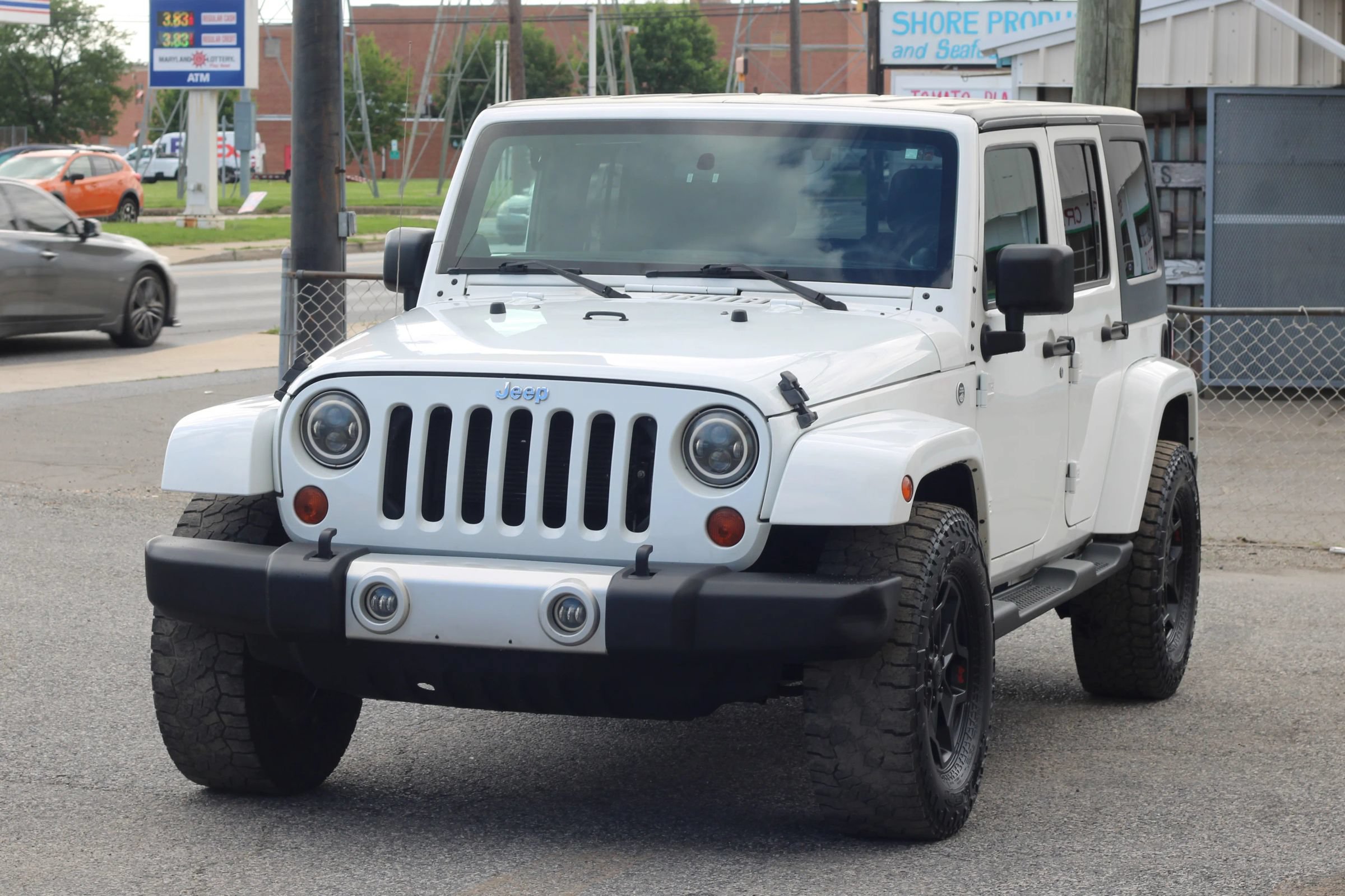 Used 2012 Jeep Wrangler Unlimited Sahara w/ Dual Top Group AWD/4WD image 3