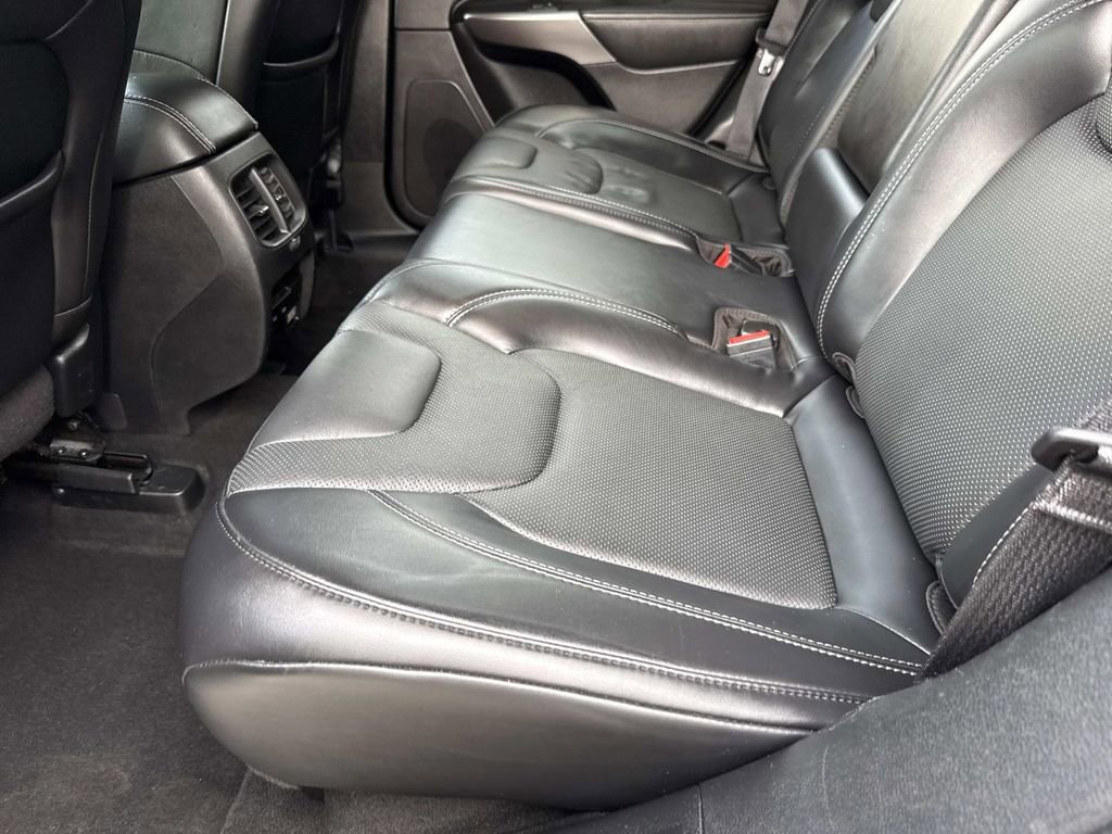 Used 2020 Jeep Cherokee Limited AWD/4WD image 16