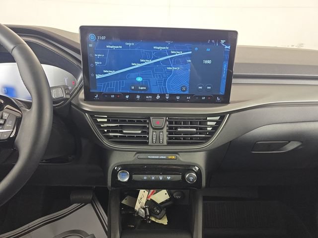 Used 2025 Ford Escape SE w/ Class II Trailer Tow Package FWD image 17