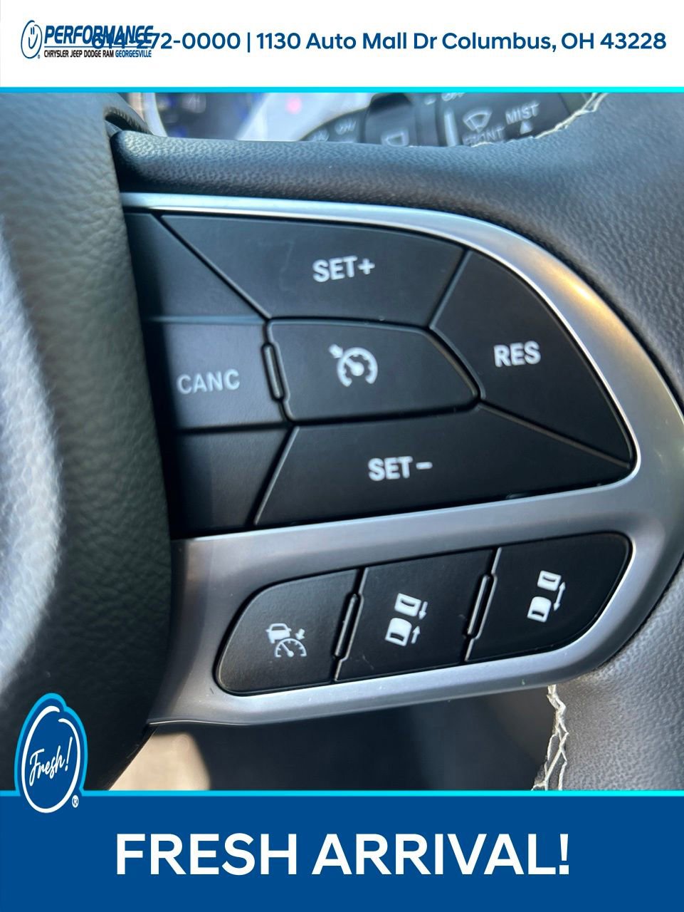 Used 2025 Chrysler Pacifica Select FWD image 16