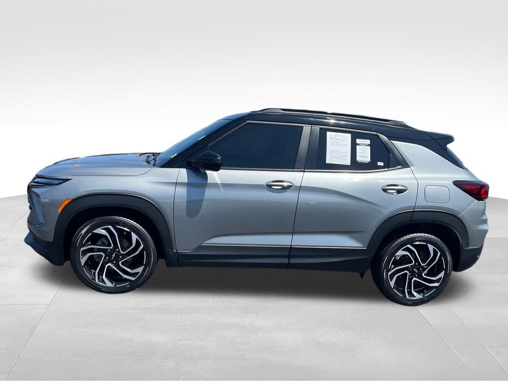 Used 2025 Chevrolet TrailBlazer RS w/ Driver Confidence Package FWD image 2