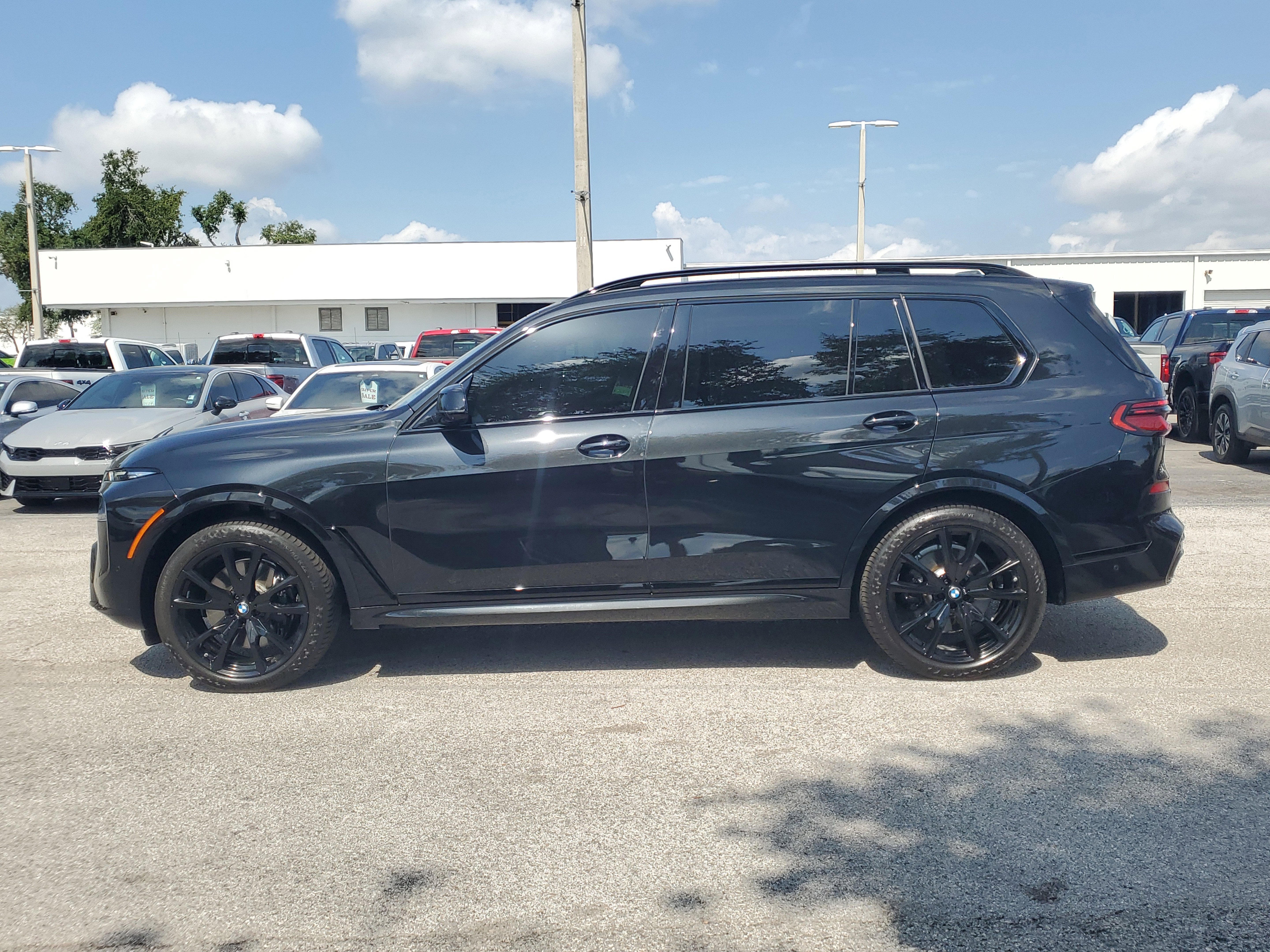 Used 2025 BMW X7 xDrive40i w/ M Sport Package image 6
