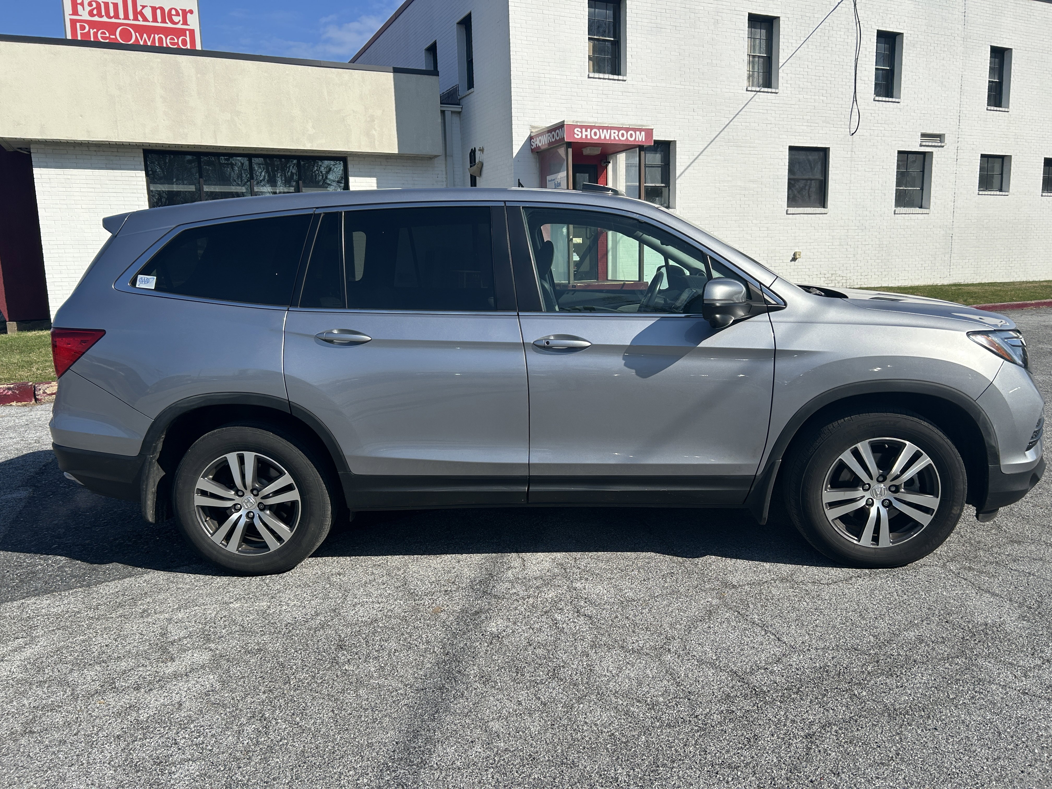 Used 2017 Honda Pilot EX-L image 2