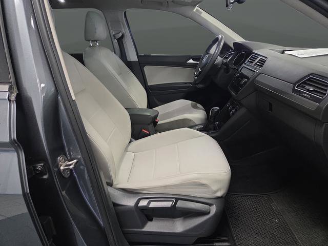 Used 2020 Volkswagen Tiguan SE w/ Panoramic Sunroof Package image 31