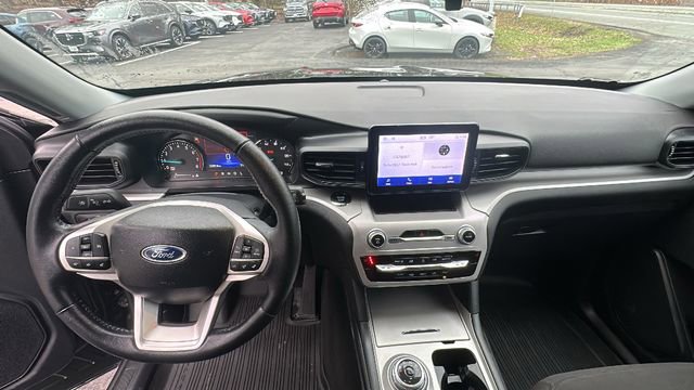 Used 2023 Ford Explorer XLT AWD/4WD image 9